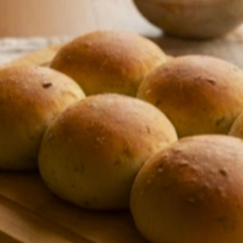 PÃO DE ERVAS FINAS COM LÂMINAS DE CEBOLA